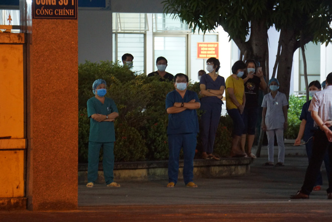 Dịch Covid-19 ngày 8/8: Sáng nay, Việt Nam thêm 5 người nhiễm Covid-19; Dựng lều dã chiến, phong tỏa 2 tòa chung cư ở Hà Nội - Ảnh 4.
