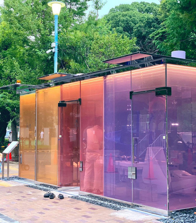 Độc đáo nhà vệ sinh trong suốt tại Nhật Bản, khi có người sử dụng sẽ tự động làm mờ để bảo vệ sự riêng tư - Ảnh 4. Độc đáo nhà vệ sinh trong suốt tại Nhật Bản, khi có người sử dụng sẽ tự động làm mờ để bảo vệ sự riêng tư - Ảnh 4.