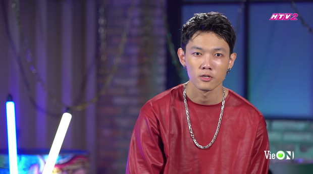 Khoảnh khắc viral của Rap Việt thuộc về Tage: Làm cool boy với cả thế giới nhưng lại là good boy của ba - Ảnh 1.