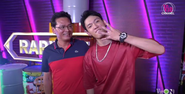 Khoảnh khắc viral của Rap Việt thuộc về Tage: Làm cool boy với cả thế giới nhưng lại là good boy của ba - Ảnh 3.