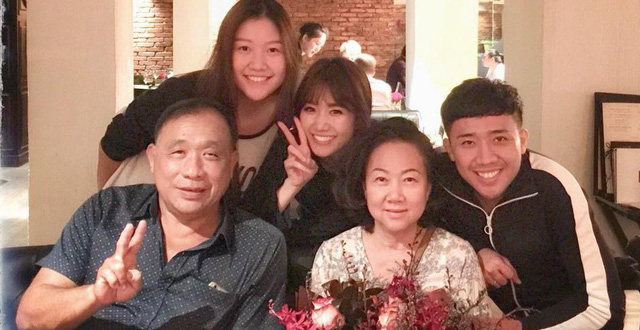 Mối quan hệ của Hari Won và mẹ Trấn Thành sau 4 năm làm dâu - Ảnh 4. Mối quan hệ của Hari Won và mẹ Trấn Thành sau 4 năm làm dâu - Ảnh 4.