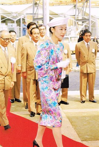 Nàng dâu được trọng vọng nhất hoàng gia Nhật: Để hoàng tử chờ 7 năm mới gật đầu đồng ý kết hôn, chinh phục nhà chồng nhờ tài đức vẹn toàn - Ảnh 8.