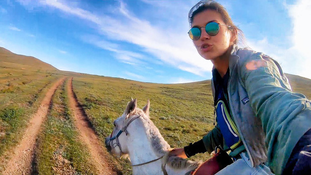 Chuyến hành trình cô độc băng qua Mông Cổ trên lưng ngựa của một cô gái: Thưởng thức cảnh tượng hùng vĩ và luôn đối mặt nguy hiểm rình rập - Ảnh 5.