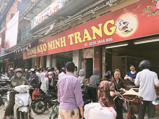 Những tiệm bánh Trung thu cổ truyền ngon nổi tiếng tại ba miền, năm nào khách mua cũng phải xếp hàng như thời bao cấp - Ảnh 8.