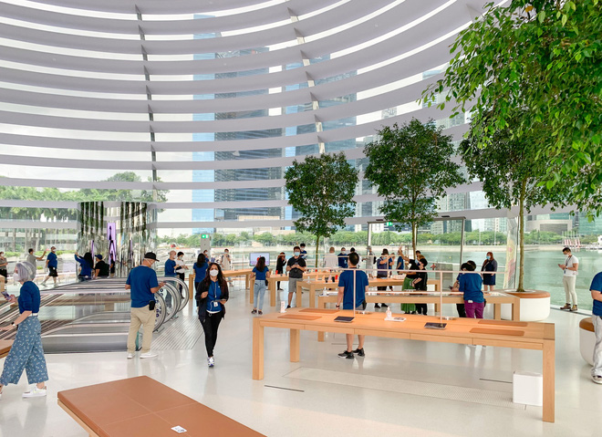 Tham quan Apple Store hình cầu nổi trên mặt nước vừa mới được khai trương tại Singapore - Ảnh 10.