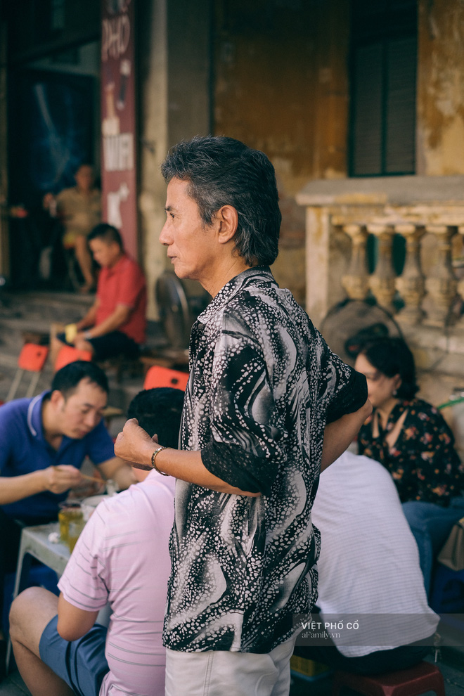 Những tiệm bánh Trung thu cổ truyền ngon nổi tiếng tại ba miền, năm nào khách mua cũng phải xếp hàng như thời bao cấp - Ảnh 10.