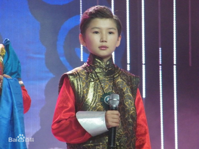 Cậu bé Mông Cổ hát về mẹ từng khiến hàng triệu người bật khóc hiện giờ ra sao? - Ảnh 3.