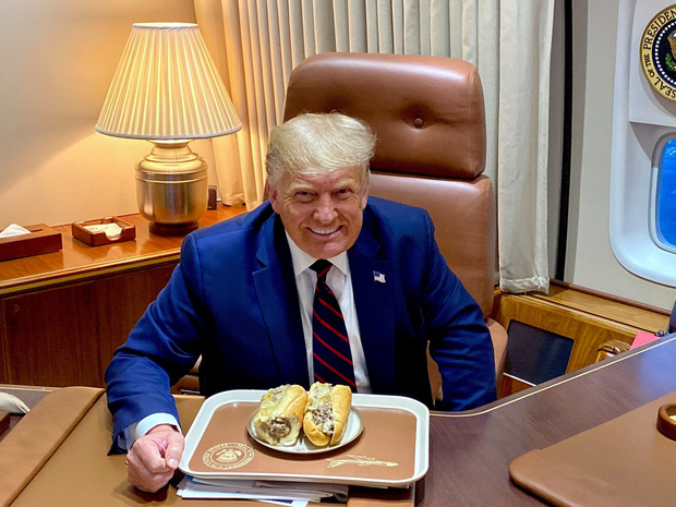HOT: Tổng thống Mỹ Donald Trump lần đầu chia sẻ khoảnh khắc ăn bánh mì Việt Nam, nhận về hơn 640.000 likes chỉ sau nửa ngày - Ảnh 4.