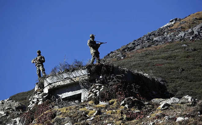 Hơn 50.000 lính Trung Quốc vẫn cố thủ ở biên giới: Quân đội Ấn Độ cảnh giác cao độ - Ảnh 1.