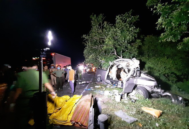 Khởi tố tài xế xe khách trong vụ tai nạn thảm khốc làm 8 người chết ở Bình Thuận - Ảnh 1.