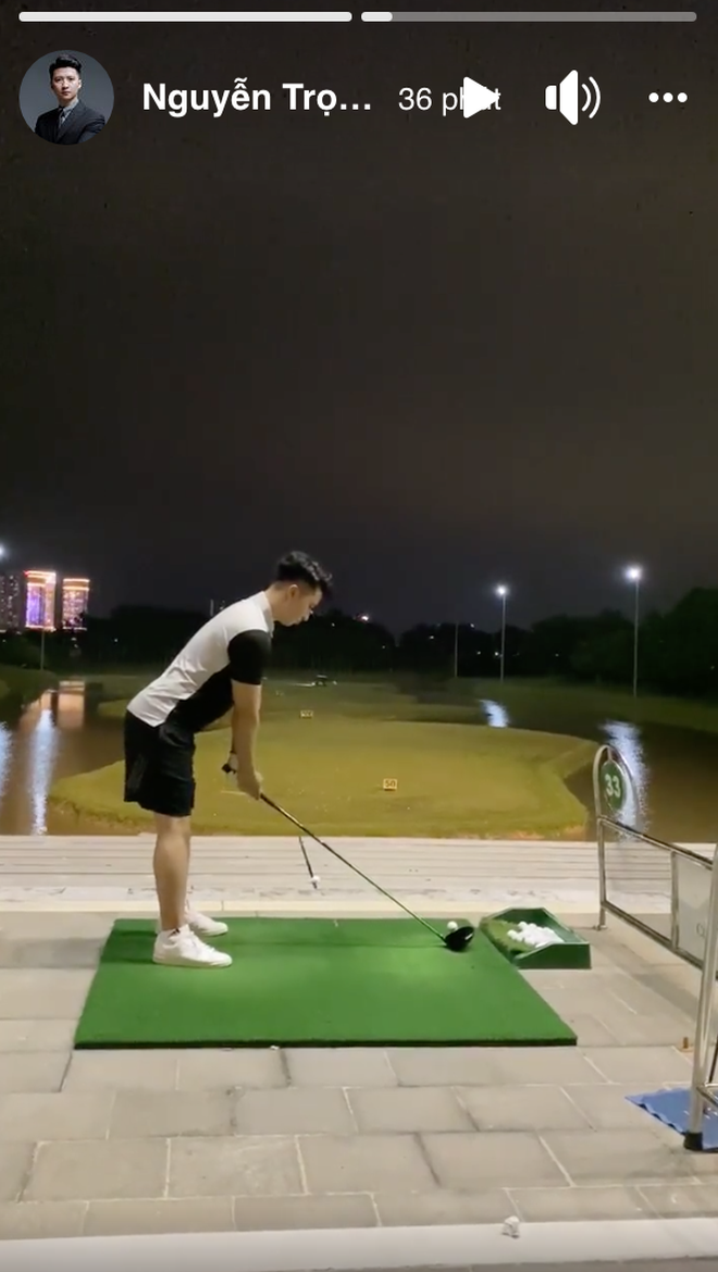 Trọng Hưng bước vào đường đua sân golf, tập miệt mài thế này lại chẳng mấy chốc mà lên tay - Ảnh 2.