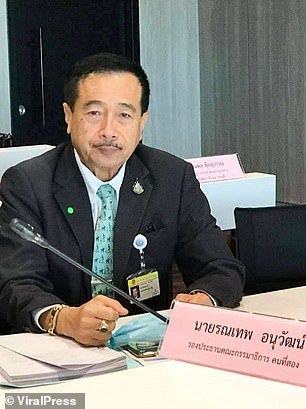 Nghị sĩ Thái Lan bị bắt quả tang xem ảnh khỏa thân khi đang họp quốc hội - Ảnh 3.