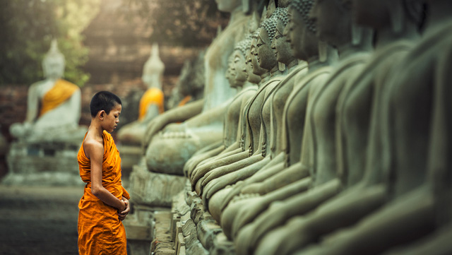 Vô tình làm nứt tượng Phật, ngày hôm sau tất cả mọi người không tin vào mắt mình: Nhân sinh vốn không hoàn hảo, khổ đau chính là món quà cho kẻ khôn ngoan - Ảnh 1.