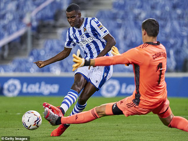 Real Sociedad 0-0 Real Madrid: Khởi đầu nhọc nhằn cho nhà ĐKVĐ - Ảnh 2.