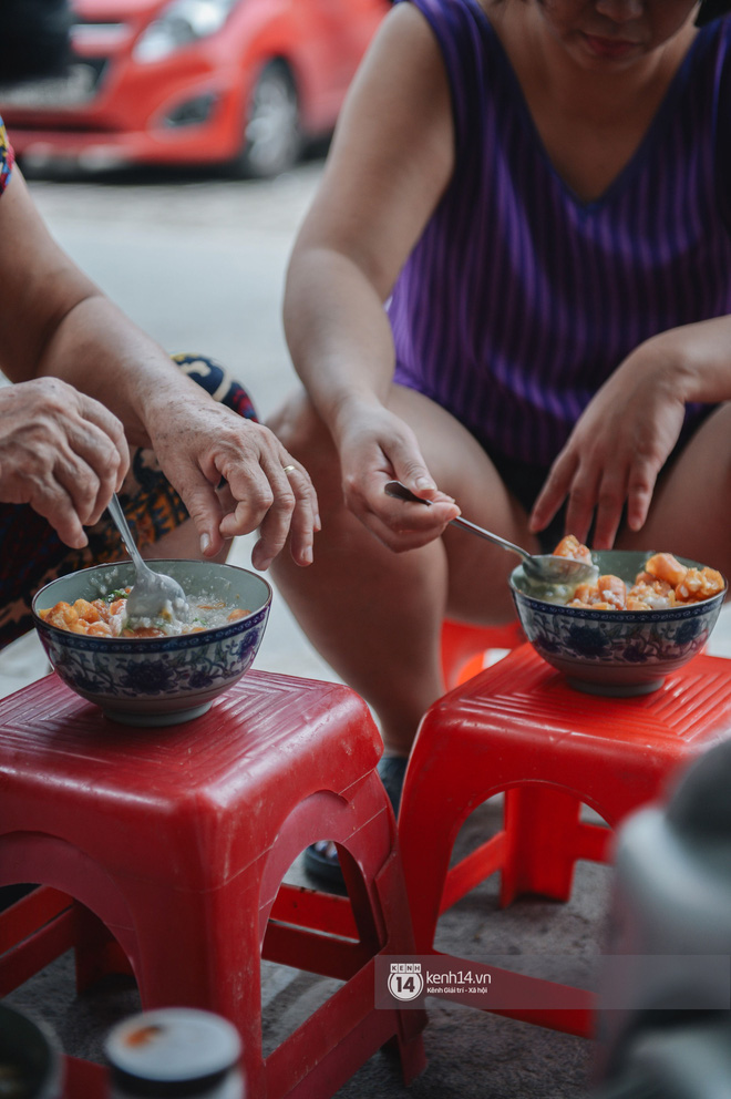 Thiếu gì ăn nấy: Có bát cháo trai full topping thế này thì mùa thu Hà Nội cứ gọi là nhất! - Ảnh 7.