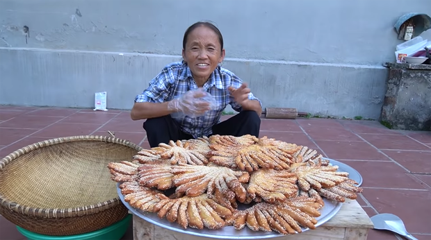 Chưa hết hoảng hồn với món bánh tiêu phiên bản kinh dị của Bà Tân Vlog, dân mạng lại phát hiện thêm sự cố mất vệ sinh - Ảnh 7.