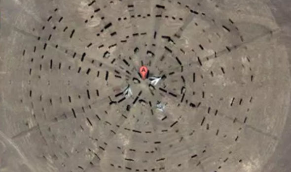 Google Earth phát hiện bí mật quân sự Trung Quốc muốn che giấu ở sa mạc Gobi? - Ảnh 1.