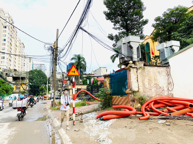 Tuyến đường dài hơn 400 mét ở Hà Nội thi công ba năm chưa về đích - Ảnh 11.