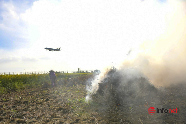 Mùa hun khói ở Hà Nội, máy bay cũng ngán sợ - Ảnh 6.