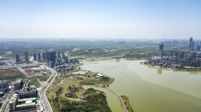 Trung Quốc: Nỗ lực san phẳng nông thôn, trang trại để xây khu đô thị xanh nhưng người dân vẫn không đến ở - Ảnh 2.