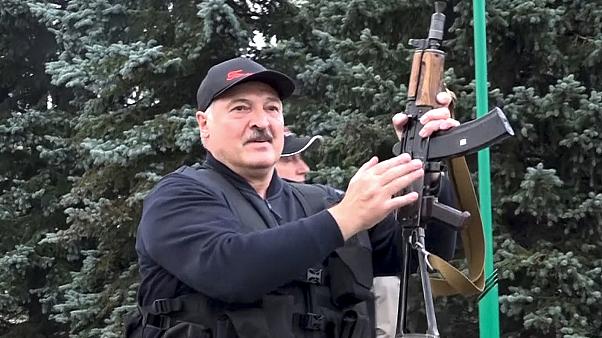 Hai cú bẻ lái điệu nghệ của TT Belarus Lukashenko: Quá bất ngờ, phương Tây choáng váng! - Ảnh 4.