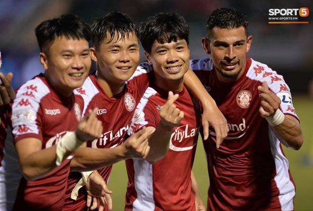 Công Phượng đau đớn rời sân sau khi lập cú đúp bàn thắng vào lưới CLB Nam Định - Ảnh 8.
