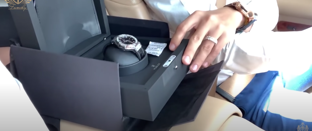 Đại gia Minh Nhựa tặng 1 cặp đồng hồ Hublot cho vợ chồng con gái cưng kỷ niệm ngày cưới, rưng rưng nỗi niềm người làm cha - Ảnh 2.