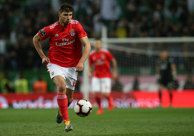 Manchester City đạt thỏa thuận chiêu mộ trung vệ của Benfica - Ảnh 1.