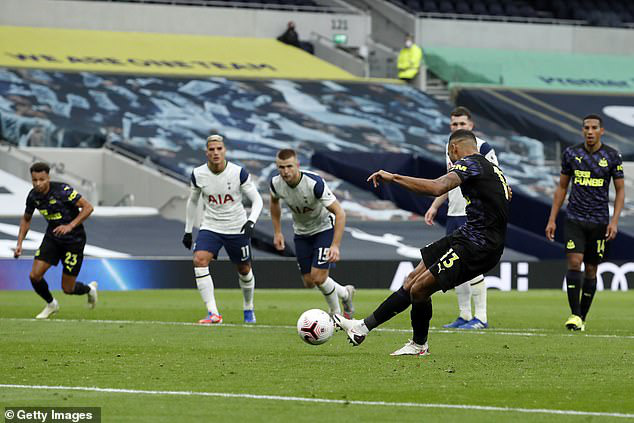 Tottenham 1-1 Newcastle: Mất điểm nghiệt ngã, Mourinho tức giận bỏ về! - Ảnh 3.