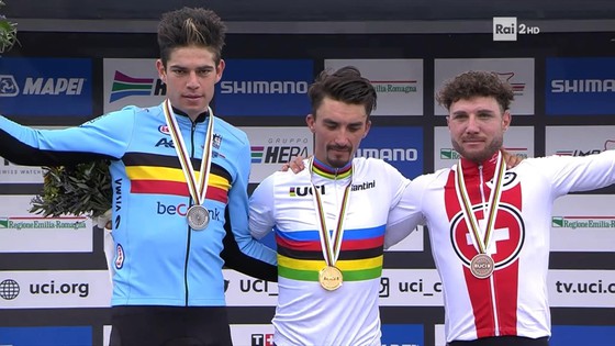 Julian Alaphilippe giúp người Pháp có HCV xe đạp thế giới sau 23 năm chờ đợi - Ảnh 3.