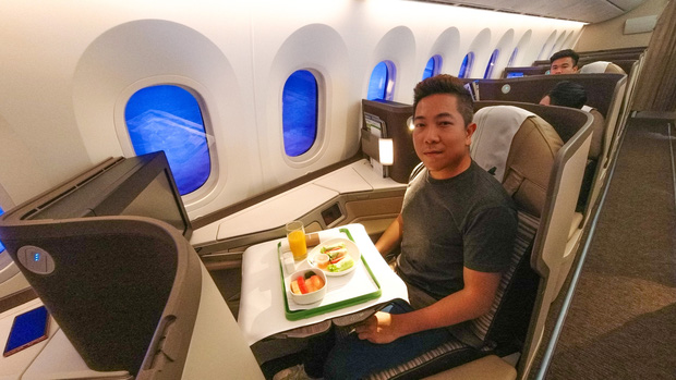 YouTuber bị gắn mác “giàu ngầm” của Việt Nam: Từng đến 30 quốc gia, mỗi năm đổ hết tiền bạc đi hơn trăm chuyến bay xa xỉ để review - Ảnh 13.