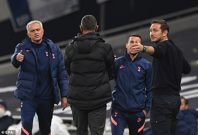 Tottenham vượt qua Chelsea, HLV Mourinho lại than phiền về vấn đề hành xác - Ảnh 2.