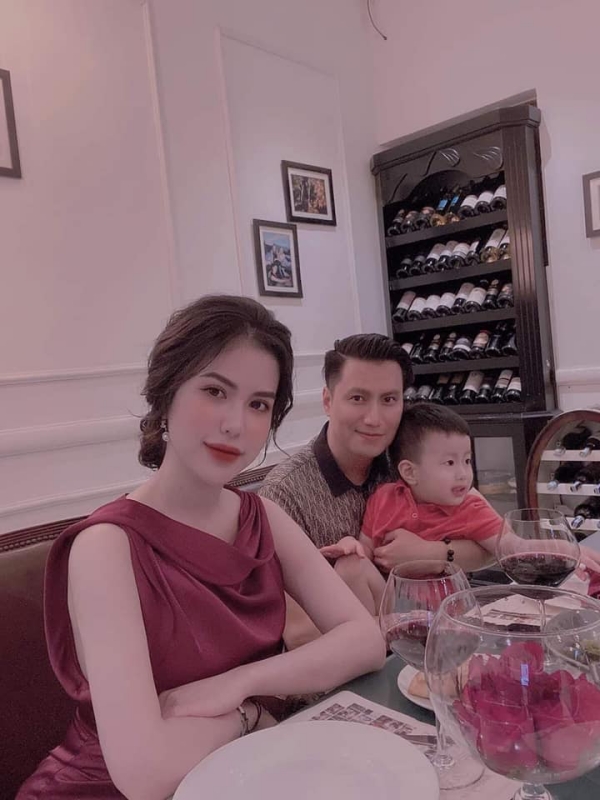 Việt Anh và vợ cũ đi ăn tình cảm, kỉ niệm 1 năm rưỡi li hôn khiến nhiều người sửng sốt - Ảnh 6. Việt Anh và vợ cũ đi ăn tình cảm, kỉ niệm 1 năm rưỡi li hôn khiến nhiều người sửng sốt - Ảnh 6.