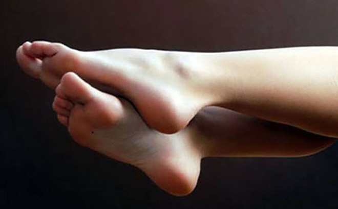 Nếu bỗng dưng thấy bàn chân có 5 sự thay đổi này, coi chừng cơ thể đang mắc trọng bệnh và cần được giải cứu - Ảnh 1.