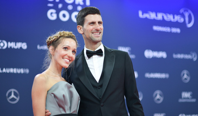 Vợ đẹp của Djokovic phản ứng ra sao khi chồng bị loại khỏi US Open 2020? - Ảnh 1.