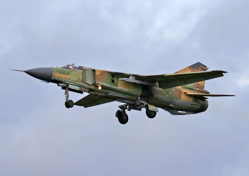 Chiến sự Syria: MiG-23 gặp nạn ở Deir ez-Zor - Đồng minh của Mỹ bị tấn công bởi đội quân bí ẩn - Ảnh 1.