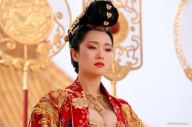 Phù thuỷ Mulan Củng Lợi: Tiểu tam phá nát gia đình Trương Nghệ Mưu, hôn nhân lỡ dở với tỷ phú thành chị đại phương Tây kính nể - Ảnh 5.