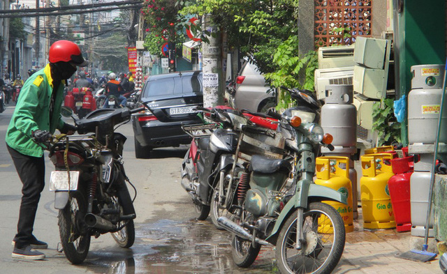 Giá gas tăng lên gần 400.000 đồng/bình 12kg từ đầu năm 2021 - Ảnh 1. Giá gas tăng lên gần 400.000 đồng/bình 12kg từ đầu năm 2021 - Ảnh 1.