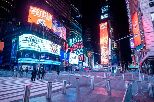 New York thả khối cầu pha lê: Quảng trường Thời đại đón năm 2021 trong khung cảnh chưa từng thấy - Ảnh 3.