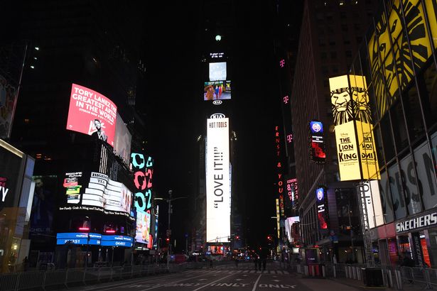 New York thả khối cầu pha lê: Quảng trường Thời đại đón năm 2021 trong khung cảnh chưa từng thấy - Ảnh 8.