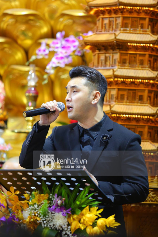 Cập nhật tang lễ NS Vân Quang Long: Lam Trường lặng lẽ đến viếng, rơi nước mắt với hình ảnh các con của cố NS chắp tay cảm ơn từng người - Ảnh 13. Cập nhật tang lễ NS Vân Quang Long: Lam Trường lặng lẽ đến viếng, rơi nước mắt với hình ảnh các con của cố NS chắp tay cảm ơn từng người - Ảnh 13.