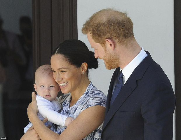 Ngay ngày đầu năm mới 2021, nhà Meghan Markle đã làm bùng nổ truyền thông bằng tấm hình Công nương Diana khi ra mắt trang web riêng - Ảnh 3.