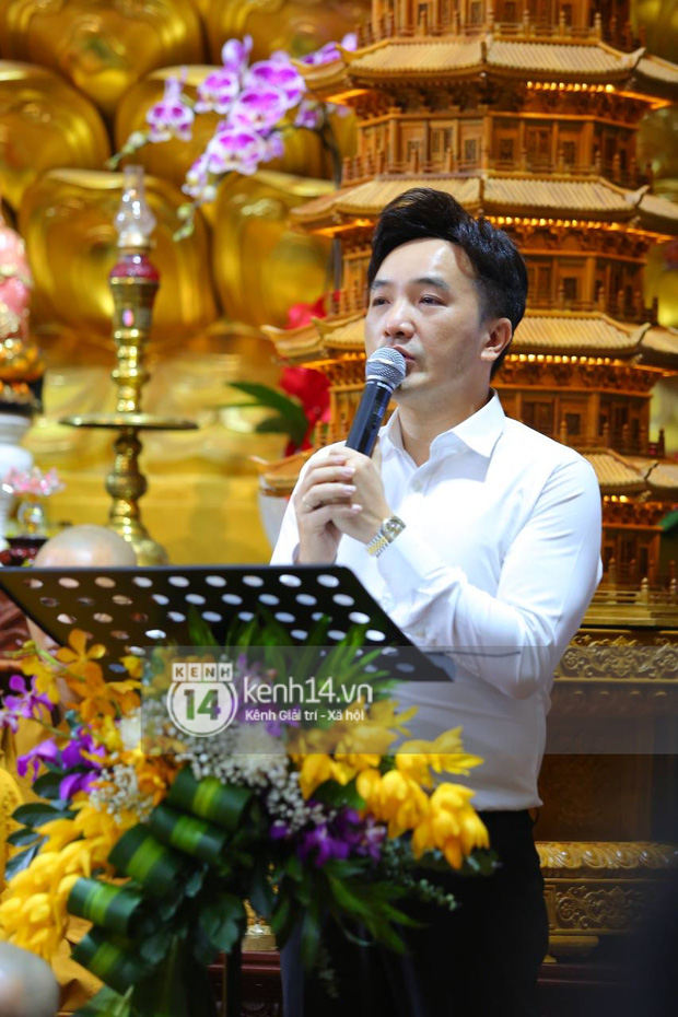 Cập nhật tang lễ NS Vân Quang Long: Lam Trường lặng lẽ đến viếng, rơi nước mắt với hình ảnh các con của cố NS chắp tay cảm ơn từng người - Ảnh 22. Cập nhật tang lễ NS Vân Quang Long: Lam Trường lặng lẽ đến viếng, rơi nước mắt với hình ảnh các con của cố NS chắp tay cảm ơn từng người - Ảnh 22.