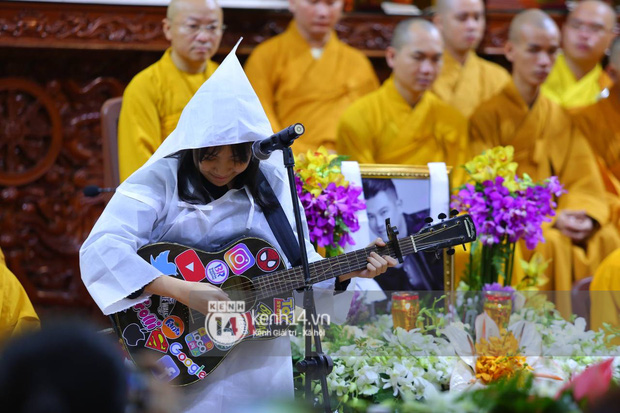 Cập nhật tang lễ NS Vân Quang Long: Lam Trường lặng lẽ đến viếng, rơi nước mắt với hình ảnh các con của cố NS chắp tay cảm ơn từng người - Ảnh 24.