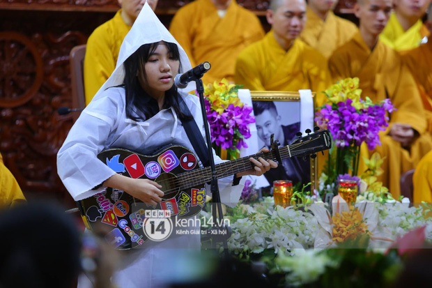 Cập nhật tang lễ NS Vân Quang Long: Lam Trường lặng lẽ đến viếng, rơi nước mắt với hình ảnh các con của cố NS chắp tay cảm ơn từng người - Ảnh 26.