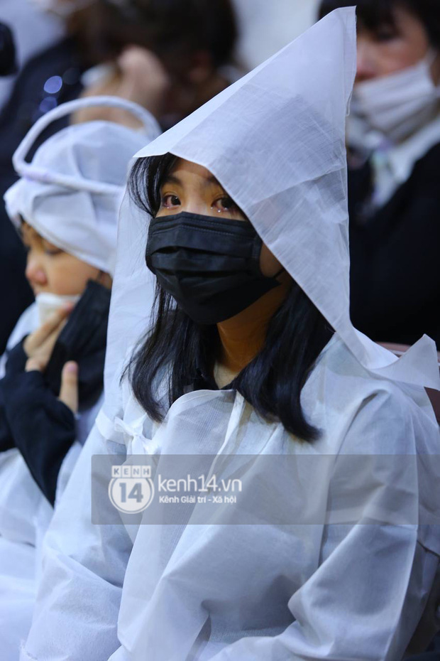 Cập nhật tang lễ NS Vân Quang Long: Lam Trường lặng lẽ đến viếng, rơi nước mắt với hình ảnh các con của cố NS chắp tay cảm ơn từng người - Ảnh 30. Cập nhật tang lễ NS Vân Quang Long: Lam Trường lặng lẽ đến viếng, rơi nước mắt với hình ảnh các con của cố NS chắp tay cảm ơn từng người - Ảnh 30.