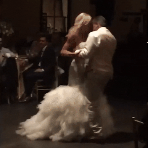 Gặp sự cố hài hước khi vui quá đà trong đám cưới - Ảnh 4. Gặp sự cố hài hước khi vui quá đà trong đám cưới - Ảnh 4.