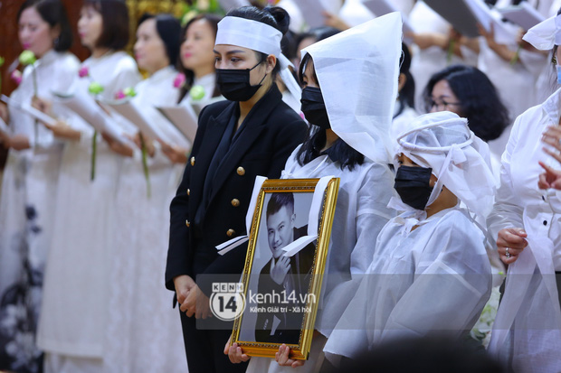 Cập nhật tang lễ NS Vân Quang Long: Lam Trường lặng lẽ đến viếng, rơi nước mắt với hình ảnh các con của cố NS chắp tay cảm ơn từng người - Ảnh 44.