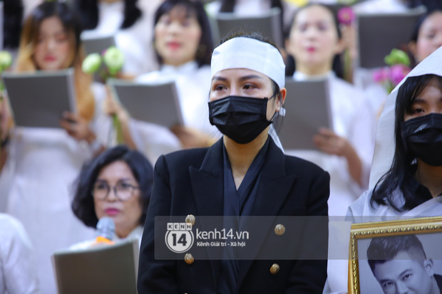 Cập nhật tang lễ NS Vân Quang Long: Lam Trường lặng lẽ đến viếng, rơi nước mắt với hình ảnh các con của cố NS chắp tay cảm ơn từng người - Ảnh 50.