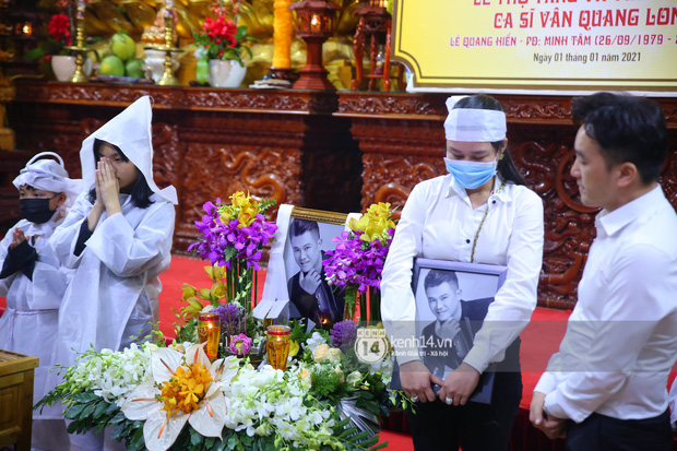 Cập nhật tang lễ NS Vân Quang Long: Lam Trường lặng lẽ đến viếng, rơi nước mắt với hình ảnh các con của cố NS chắp tay cảm ơn từng người - Ảnh 6.